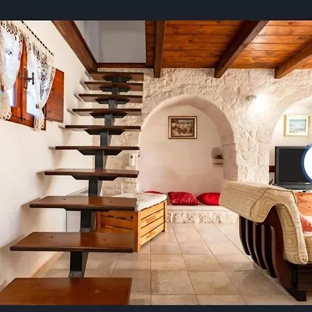 Trullo Del Leccio Da Madia La Correggia